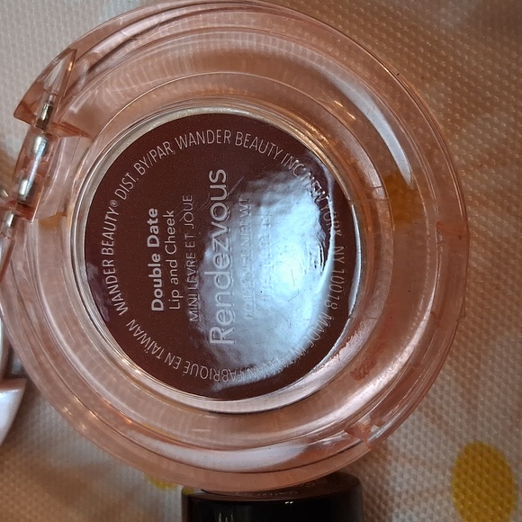 Makeup Bundle - Picture 5 of 9